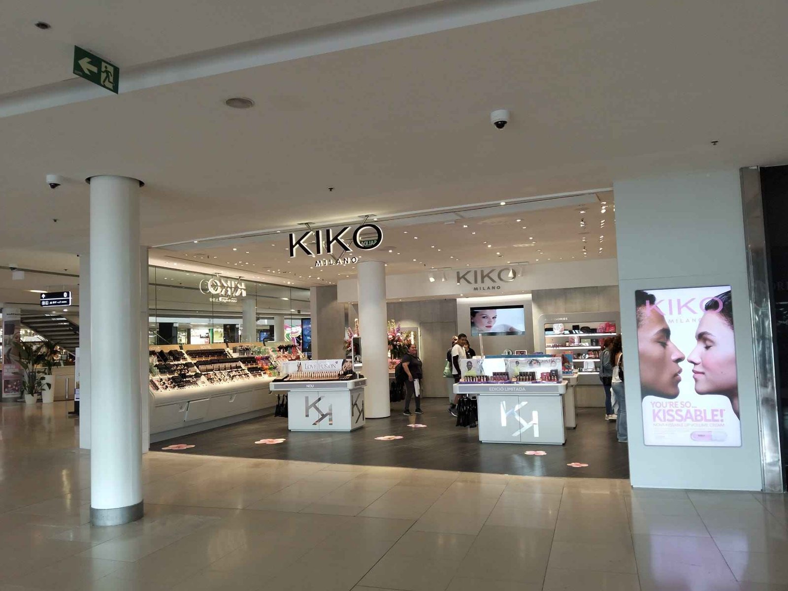 Fachada y rótulos de KIKO Milano